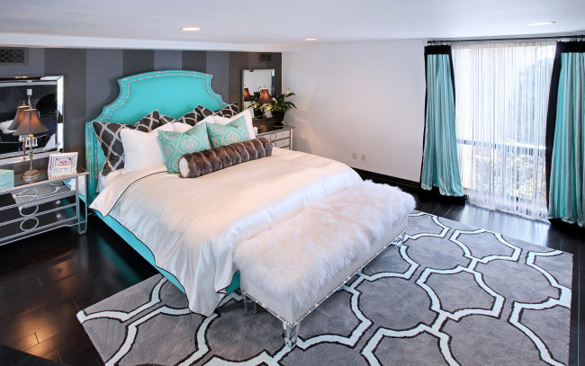 Обои картинки фото интерьер, спальня, ковер, вилла, роскошь, комод, окно, кровать, дизайн