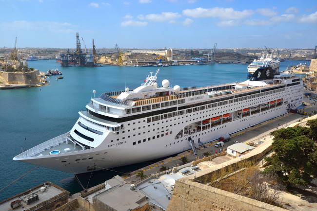 Обои картинки фото msc lirica, корабли, лайнеры, круизный, лайнер