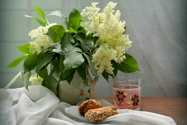 Обои картинки фото еда, натюрморт, компот, пирожные, бузина, букет