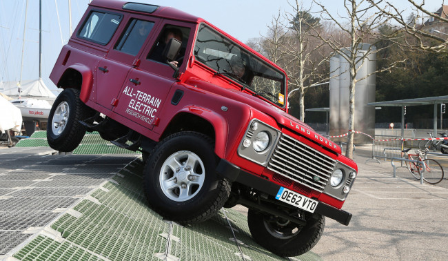Обои картинки фото land rover electric defender concept 2013, автомобили, land-rover, electric, land, rover, 2013, concept, defender, внедорожник, джип
