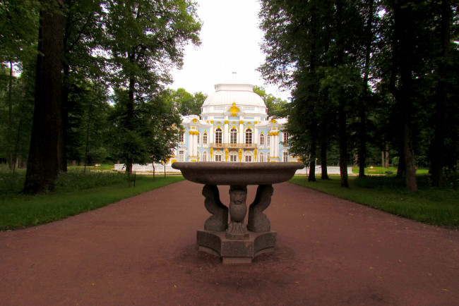 Обои картинки фото пушкин, города, - памятники,  скульптуры,  арт-объекты, скульптура, здание