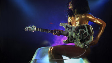 Картинка музыка -другое гитара девушка ванна