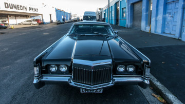 Картинка автомобили выставки+и+уличные+фото линкольн континенталь черный улица