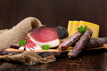 Картинка еда колбасные+изделия копченая колбаса копченый окорок