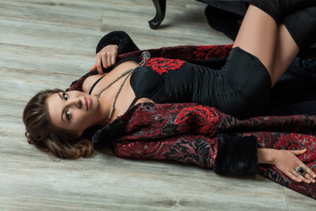 Обои картинки фото девушка - girl, девушки, - брюнетки,  шатенки, девушка, женщина, шатенка, темноволосая, сексуальная, модель, звезда, позирует, разная, обувь, верхняя, стильная, одежда, нижнее, эротическое, бельё, трусы, лифчик, колготки, чулки, аксессуары, макияж, и, множество, элементов, на, фотографии, анна, жилина