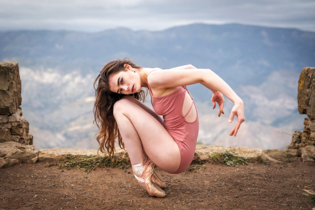 Обои картинки фото девушки, - брюнетки,  шатенки, балерина