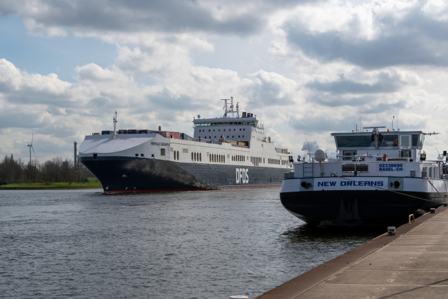 Обои картинки фото корабли, грузовые суда, ro-ro, container, carrier, ролкер