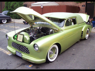 Картинка автомобили выставки уличные фото