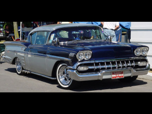 Картинка автомобили выставки уличные фото