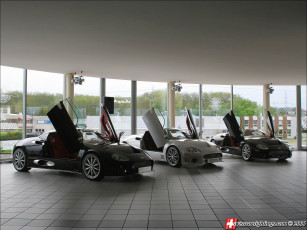 Картинка автомобили выставки уличные фото