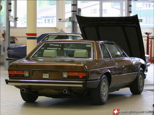 Картинка автомобили выставки уличные фото