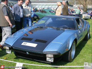 Картинка автомобили выставки уличные фото