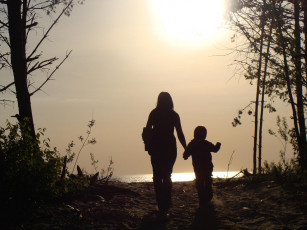 Картинка дорога морю разное люди