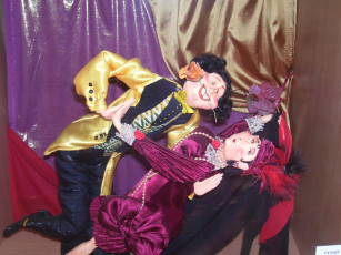 Картинка музей кукол латвия разное игрушки