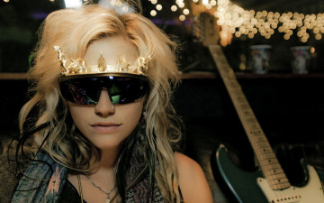 Картинка kesha музыка ke$ha темные очки гитара
