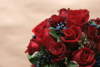 Картинка цветы букеты композиции ягодки розы