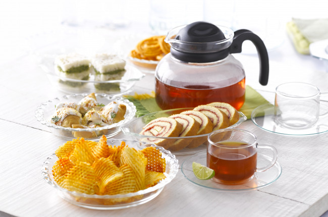 Обои картинки фото еда, разное, сладкий, стол, чай, печенье, пирожное