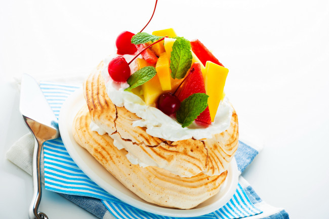 Обои картинки фото еда, пирожные, кексы, печенье, пирожное, ягоды