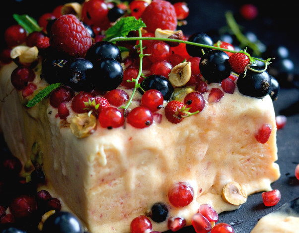 Обои картинки фото еда, мороженое,  десерты, ягоды, семифредо