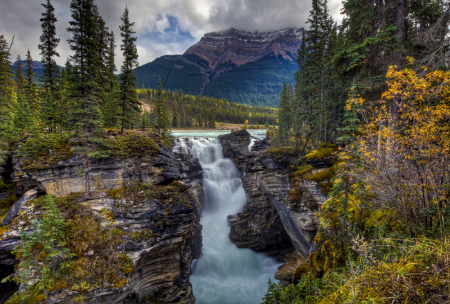 Обои картинки фото природа, водопады, горы, лес, река, водопад