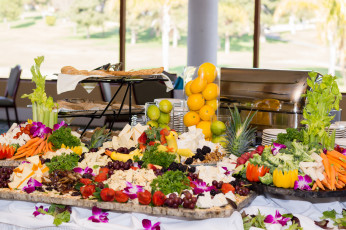 Картинка еда разное ягоды сыр зелень нарезка фрукты