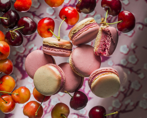 Обои картинки фото еда, макаруны, лакомство, ягоды, черешня