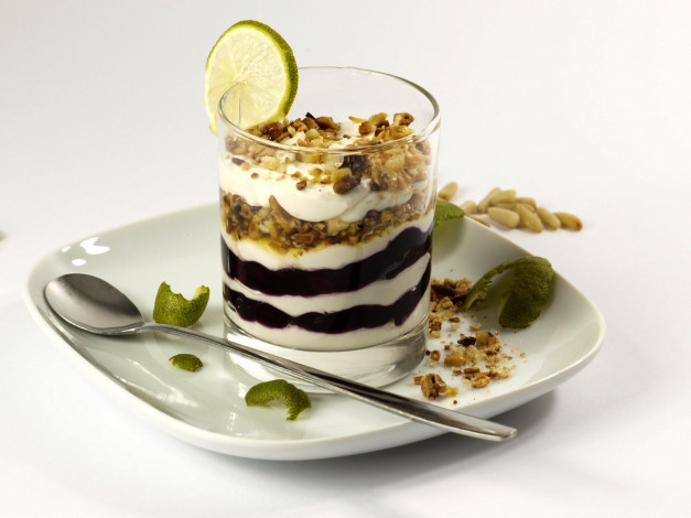Обои картинки фото еда, мороженое,  десерты, орехи, десерт, лайм
