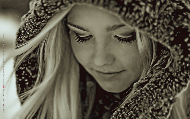 Обои картинки фото календари, компьютерный дизайн, 2019, calendar, капюшон, женщина, лицо, девушка