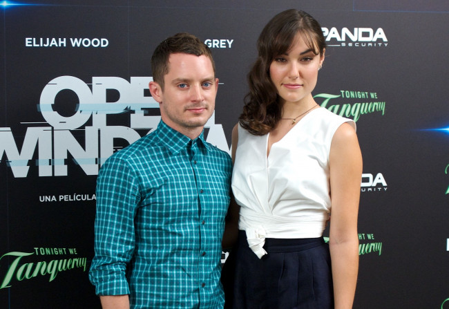 Обои картинки фото разное, знаменитости, стена, актер, sasha, grey