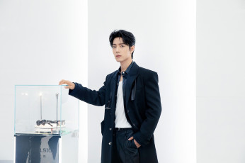 Картинка мужчины xiao+zhan актер пальто очки