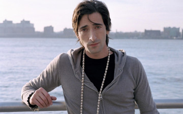 Картинка мужчины adrien+brody актер кофта ожерелье река