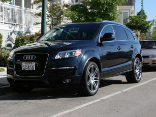 Картинка автомобили выставки уличные фото