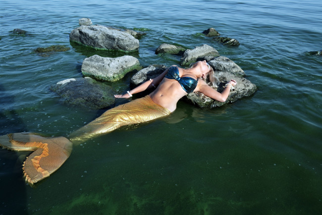 Обои картинки фото -Unsort Блондинки, девушки, unsort, блондинки, русалка, море, камни