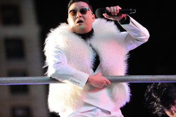 Картинка psy музыка микрофон очки