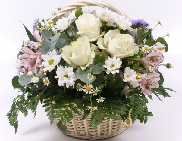 Обои картинки фото цветы, букеты, композиции, альстромерии, корзина, розы