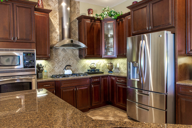 Обои картинки фото интерьер, кухня, мебель, холодильник