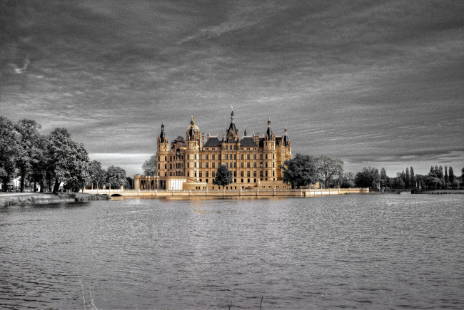 Обои картинки фото города, замок, шверин, германия, река