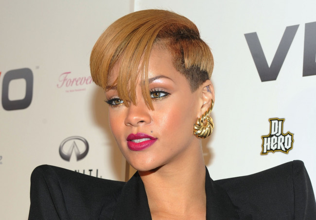 Обои картинки фото rihanna, музыка, актриса, филантроп, продюсер, певица, автор, песен, сша