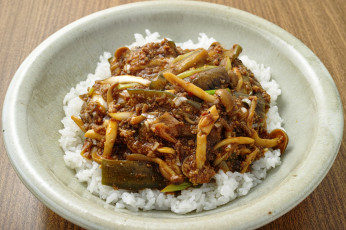 Картинка еда вторые+блюда соус грибы рис