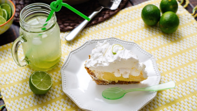 Обои картинки фото еда, пирожные,  кексы,  печенье, лайм, напиток, коктейль, крем, торт