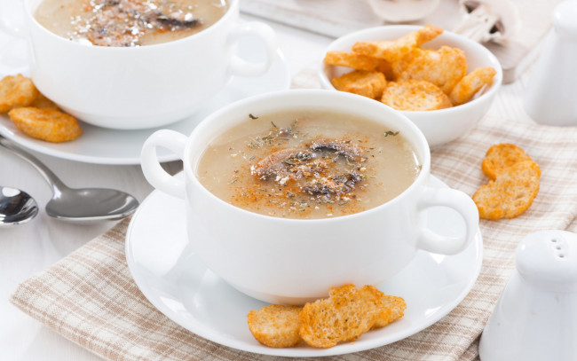 Обои картинки фото еда, первые блюда, суп, хлеб, миска, шампиньоны, грибной