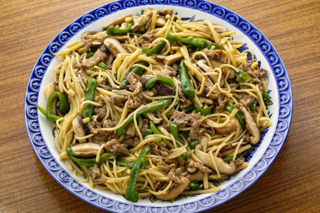 Обои картинки фото еда, макаронные блюда, овощи, макароны, мясо