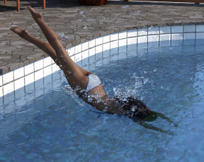 Картинка 3д+графика люди+ people бассейн девушка фон взгляд