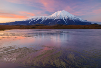 Картинка природа горы камчатка гора озеро небо