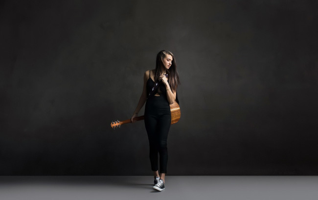 Обои картинки фото музыка, -другое, фон, девушка, взгляд