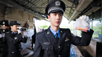 Картинка кино+фильмы being+a+hero чэнь юй полиция форма улики