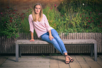 Картинка сексуальная+девушка девушки -+брюнетки +шатенки девушка женщина шатенка темноволосая сексуальная модель звезда позирует попа грудь ножки разная обувь верхняя стильная одежда нижнее эротическое бельё трусы лифчик колготки чулки аксессуары макияж и множество элементов на фотографии