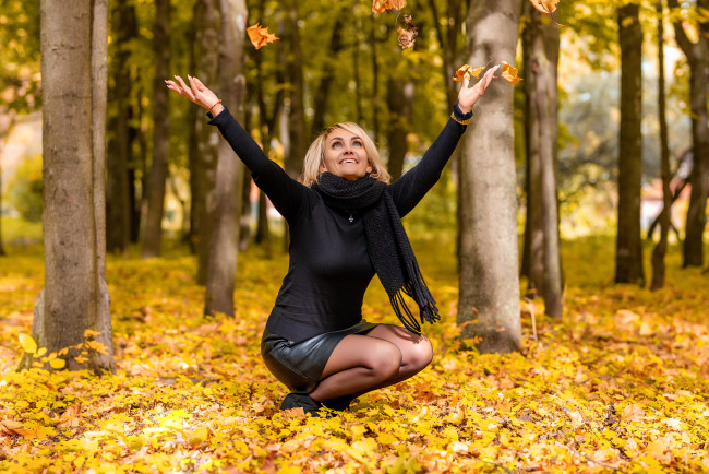 Обои картинки фото сексуальная девушка, девушки, - блондинки,  светловолосые, девушка, женщина, блондинка, светловолосая, сексуальная, модель, звезда, позирует, разная, обувь, верхняя, стильная, одежда, нижнее, эротическое, бельё, трусы, лифчик, колготки, чулки, аксессуары, макияж, и, множество, элементов, на, фотографии