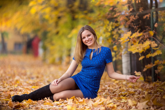 Обои картинки фото сексуальная девушка, девушки, - брюнетки,  шатенки, девушка, женщина, шатенка, темноволосая, сексуальная, модель, звезда, позирует, разная, обувь, верхняя, стильная, одежда, нижнее, эротическое, бельё, трусы, лифчик, колготки, чулки, аксессуары, макияж, и, множество, элементов, на, фотографии, upskirt, платье, короткое, задралось, приподняла, тень, сидит, вид, сбоку, спереди