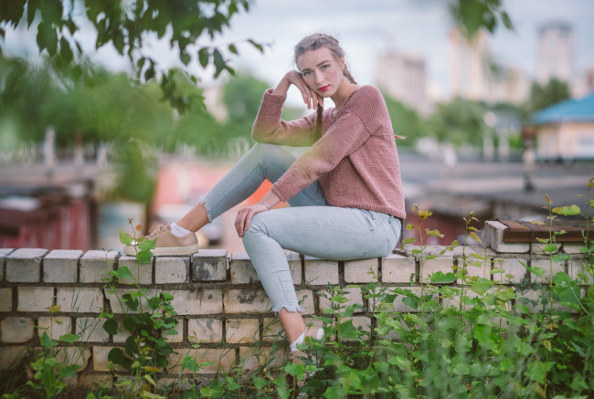 Обои картинки фото сексуальная девушка, девушки, - брюнетки,  шатенки, девушка, женщина, шатенка, темноволосая, сексуальная, модель, звезда, позирует, разная, обувь, верхняя, стильная, одежда, нижнее, эротическое, бельё, трусы, лифчик, колготки, чулки, аксессуары, макияж, и, множество, элементов, на, фотографии